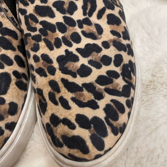 Steve Madden Women’s Leopard Print Slip-On Shoes Size 6.5 - Picture 2 of 6